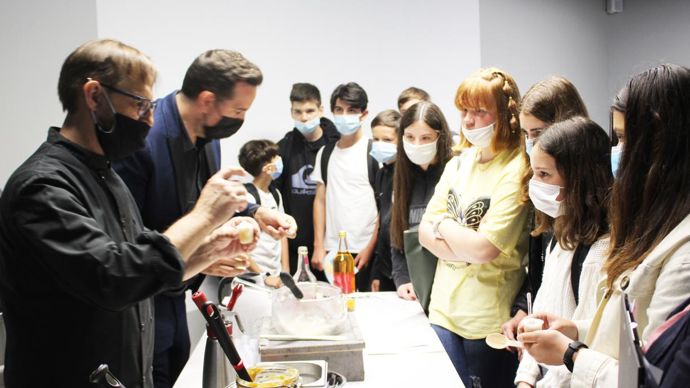 Arterris a favorisé l’interactif en proposant trois ateliers découverte Kesako aux collégiens (ici, sur la cuisine moléculaire). 